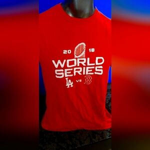 2018 World Series Red Graphic Tee - MLB has minor imperfection tiny hole in pic